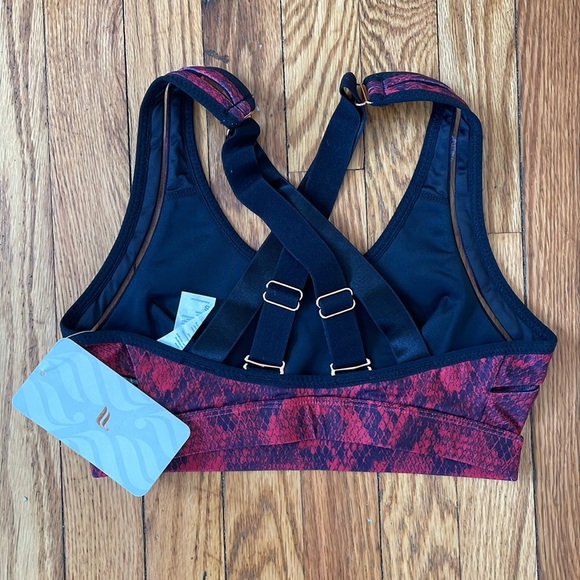 *NWT* Fabletics Sports Bra - Picture 2 of 2